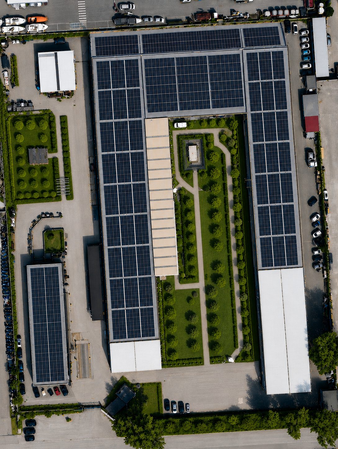 Vista aerea impianto fotovoltaico aziendale in Campania e Lazio — G-Quadro Innovation partner energetico